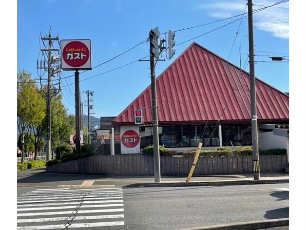 ガスト武生店（から好し取扱店）(その他飲食（ファミレスなど）)まで1392m ルミエール　ジュネス　Ｋ　Ｂ棟