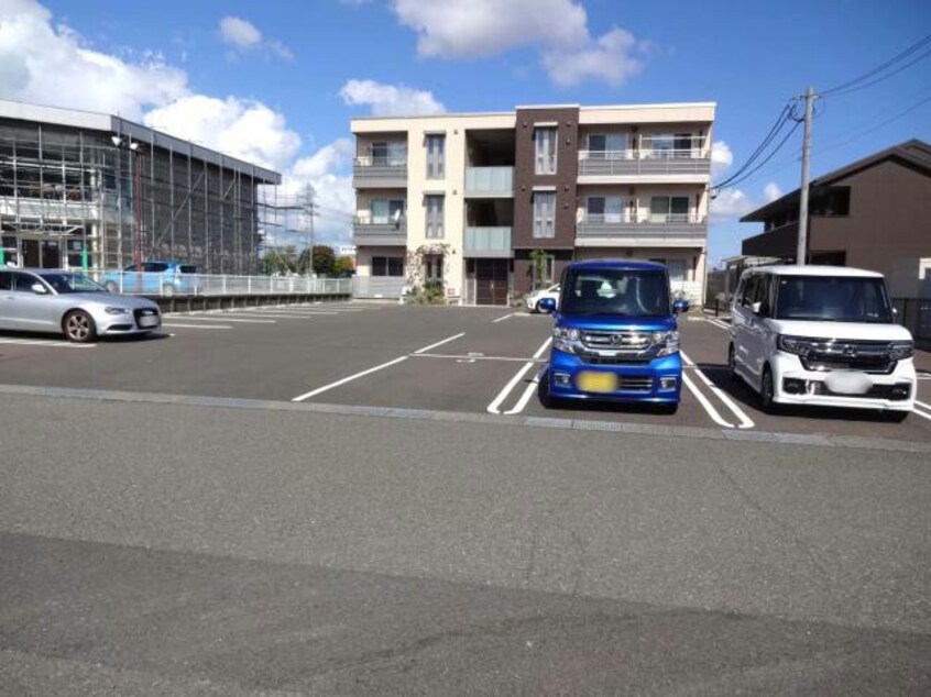 駐車場 レフィアント高木