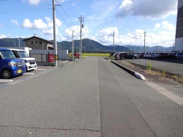 駐車場前道路 レフィアント高木