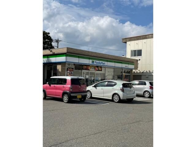 ファミリーマート越前本町店(コンビニ)まで794m HelloWorld East