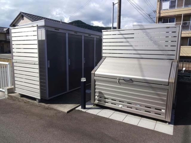 物置　敷地内ゴミ置き場 ラ・カーサ・ドルチェ