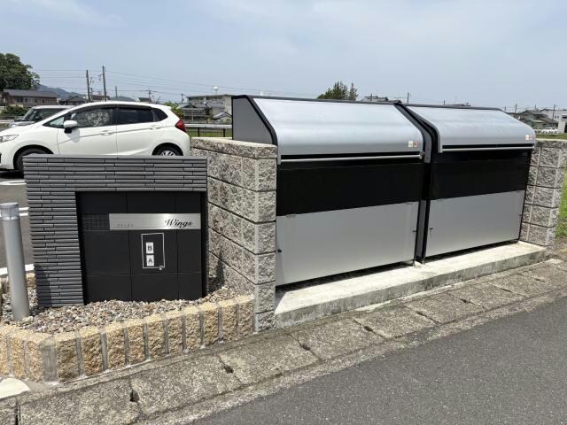 館銘板　敷地内ゴミ置き場 WingsA