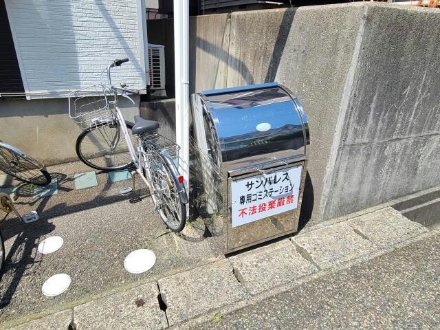  サンパレス