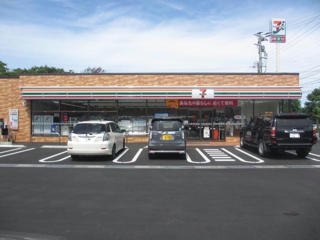 セブンイレブン新潟大学正門前店(コンビニ)まで645m ユーカリ