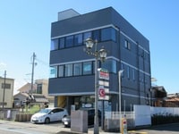 ワイエムビル
