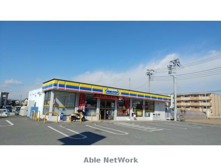 ミニストップ本庄若泉店(コンビニ)まで494m グランデ楓