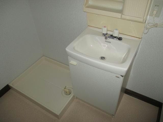 洗面台・洗濯機置き場 奥羽本線・山形線/新庄駅 徒歩17分 1階 築30年
