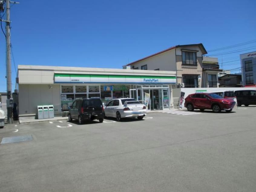 ファミリーマートさん(コンビニ)まで240m 奥羽本線・山形線/新庄駅 徒歩3分 2階 築31年