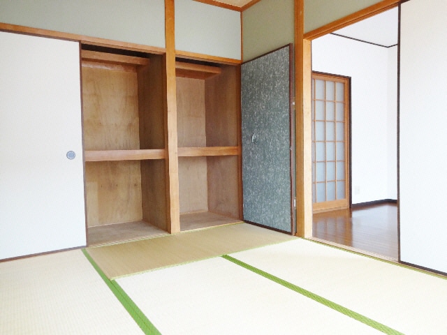  K.HOUSE