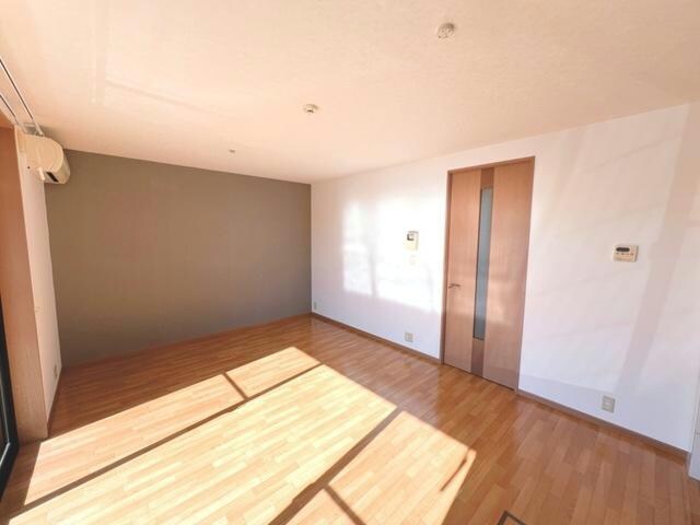 リビングダイニング 京成千葉線・千原線/ちはら台駅 バス10分ちはら台東4丁目下車:停歩3分 1階 築20年