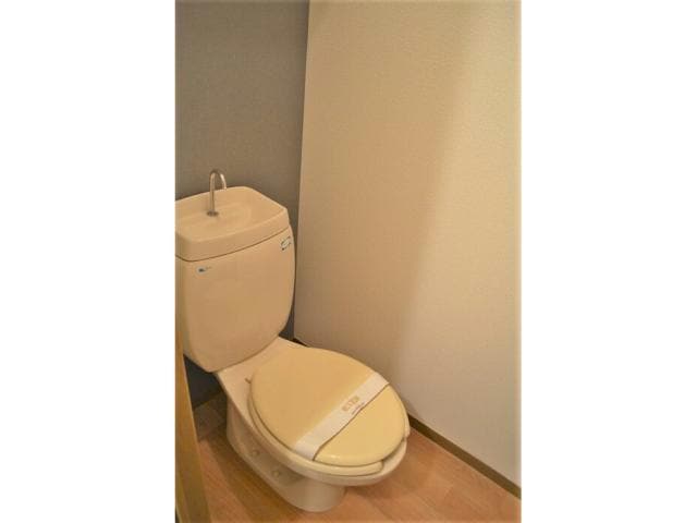 トイレ 内房線/五井駅 バス6分出津西１丁目下車:停歩6分 1階 築31年