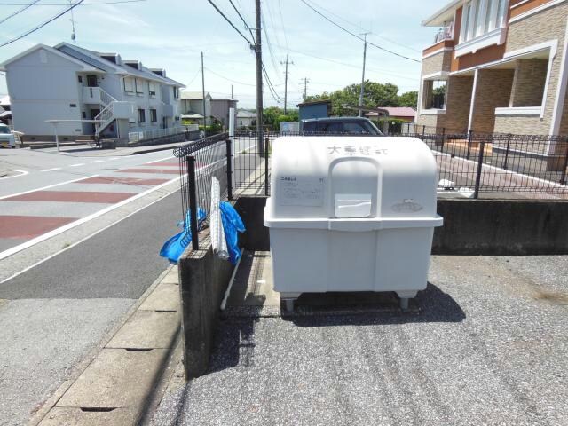 敷地内ごみ置き場 内房線/五井駅 バス11分飛天坂下車:停歩5分 2階 築27年