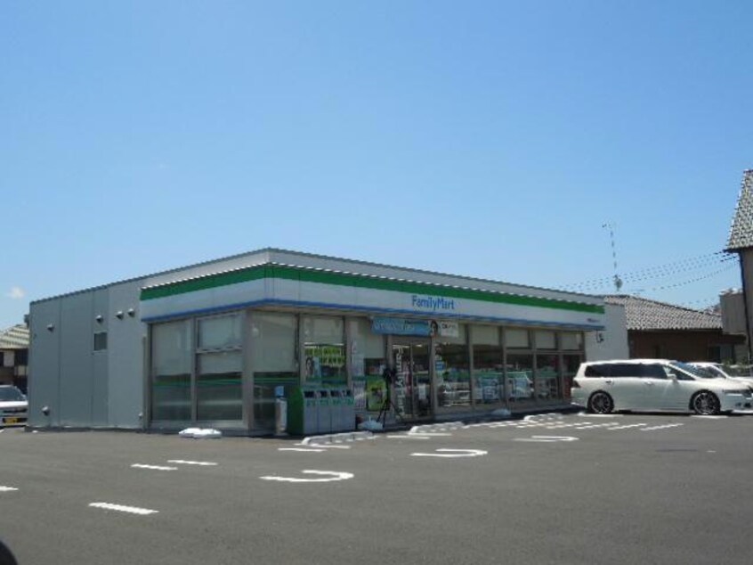 ファミリーマート市原五井白金通り店(コンビニ)まで1072m※ファミリーマート市原五井白金通り店 内房線/五井駅 バス8分出津下車:停歩11分 1階 築28年