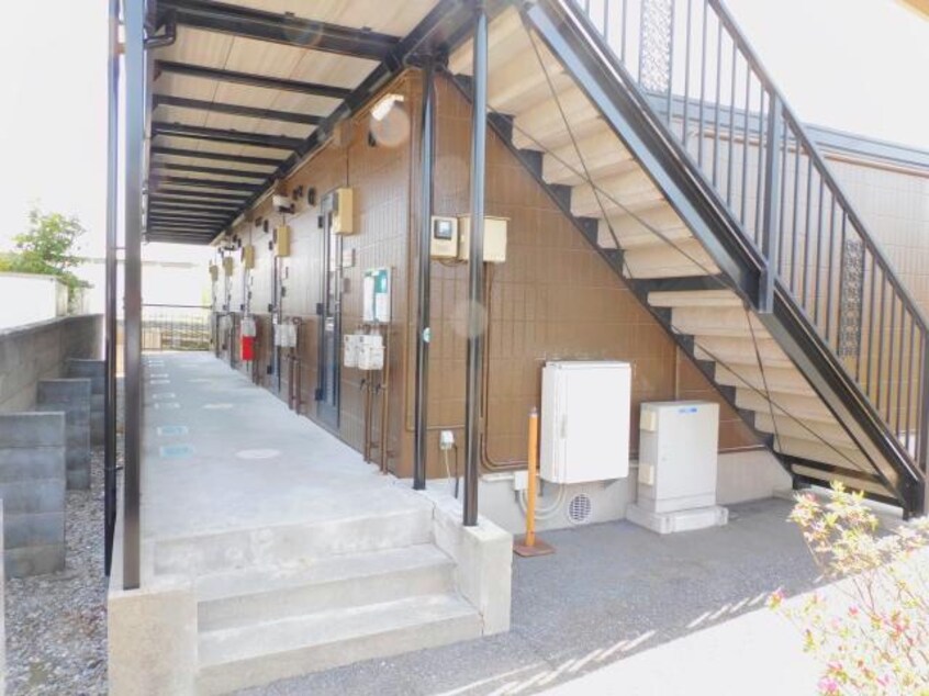 エントランス 内房線/八幡宿駅 バス10分菊間三叉下車:停歩1分 2階 築28年