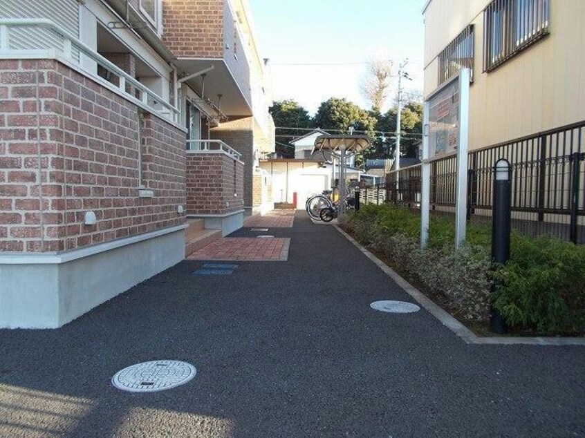 玄関前通路 テンダーパレス