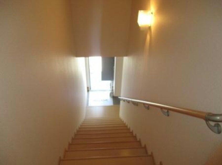 玄関 内房線/五井駅 バス10分西広下車:停歩3分 2階 築14年