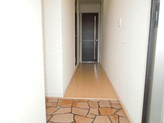 玄関 内房線/八幡宿駅 徒歩3分 3階 築16年