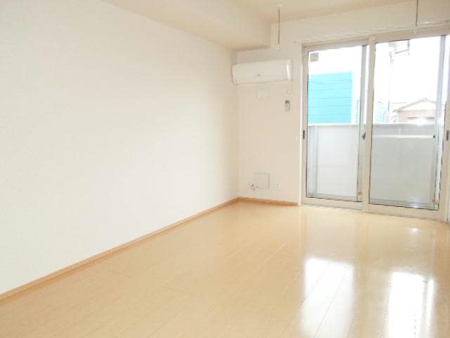 リビング 内房線/五井駅 徒歩17分 1階 築14年