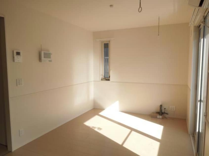 リビング 内房線/八幡宿駅 徒歩27分 2階 築13年