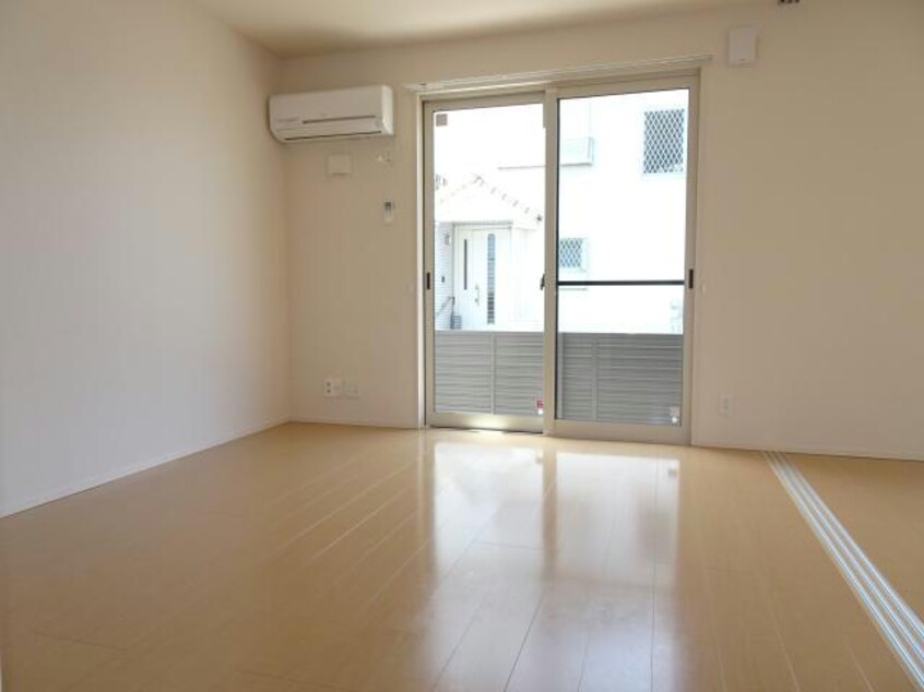 リビング 内房線/五井駅 バス5分原前橋下車:停歩4分 2階 築12年