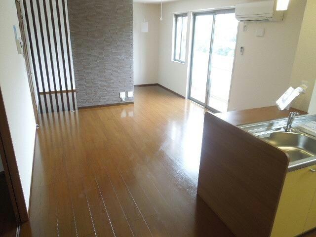 リビング 内房線/五井駅 バス11分出津西一丁目下車:停歩4分 2階 築12年