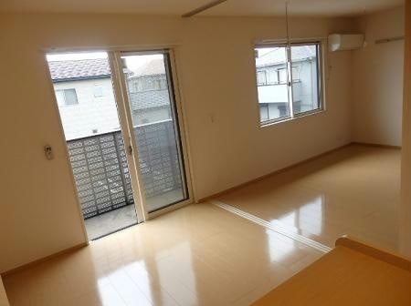 リビング 内房線/五井駅 バス13分松ケ島下車:停歩5分 2階 築11年