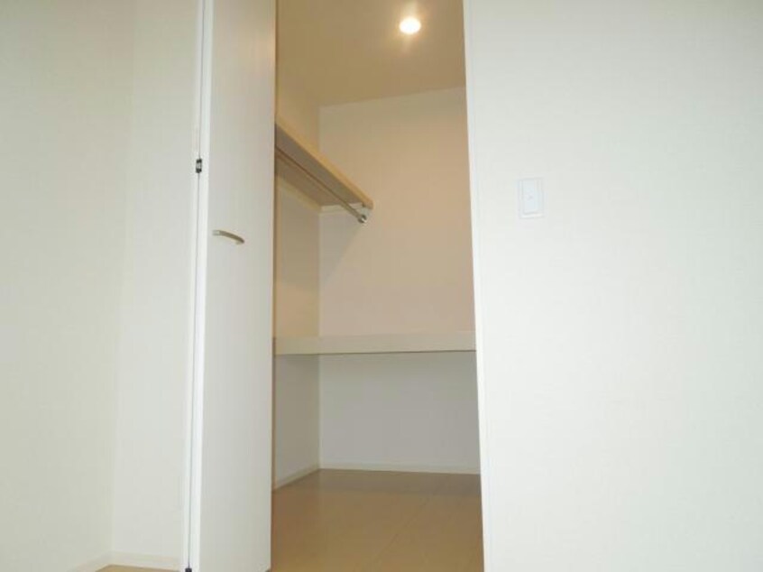 ウォークインクローゼット 内房線/五井駅 徒歩18分 2階 築11年