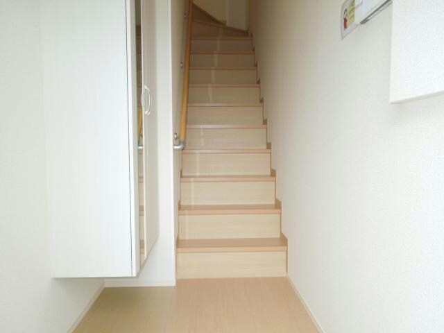 玄関 内房線/五井駅 徒歩18分 2階 築11年