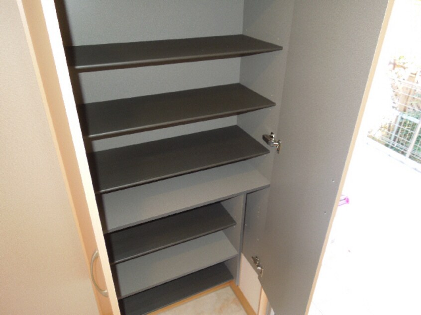 シューズボックス 内房線/姉ケ崎駅 徒歩17分 1階 築11年