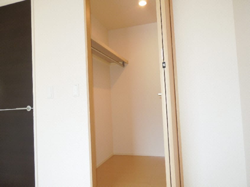 収納 内房線/五井駅 徒歩20分 1階 築11年