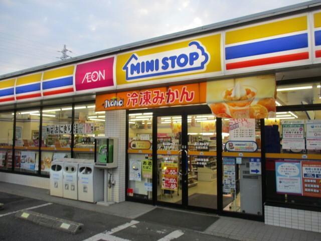 ミニストップ市原白塚店(コンビニ)まで184m※ミニストップ市原白塚店 内房線/姉ケ崎駅 バス6分白塚陸橋下下車:停歩1分 2階 築11年