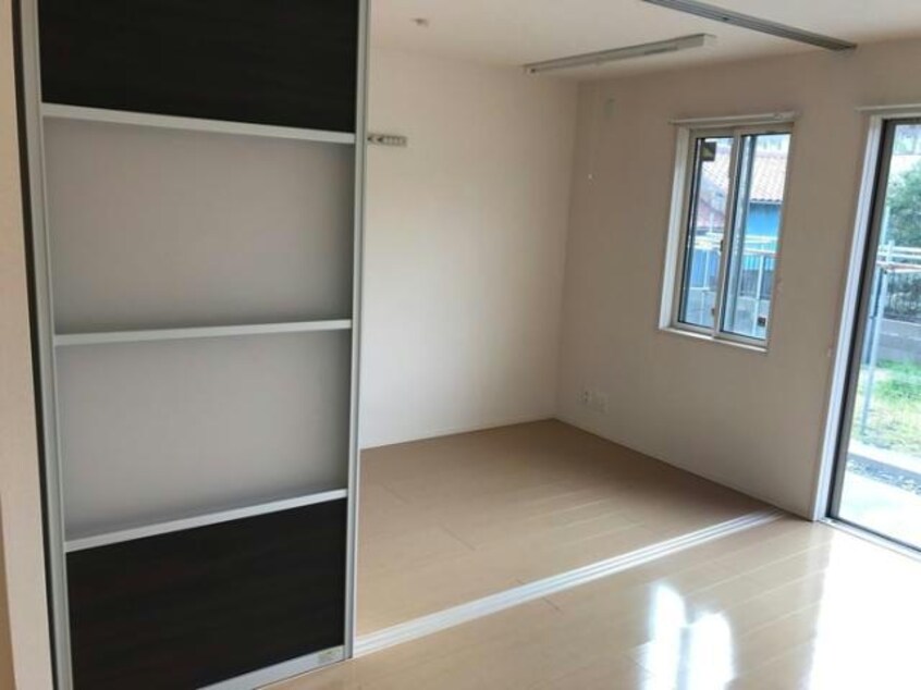 ﾘﾋﾞﾝｸﾞ 内房線/姉ケ崎駅 バス15分千種中学校入口下車:停歩4分 1階 築10年