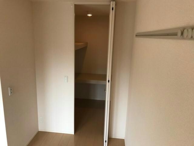 収納 内房線/姉ケ崎駅 バス15分千種中学校入口下車:停歩4分 1階 築10年