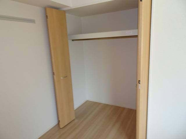 クローゼット 内房線/五井駅 徒歩28分 1階 築9年