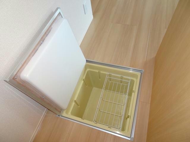 床下収納 内房線/八幡宿駅 バス15分菊間団地前下車:停歩10分 1階 築9年