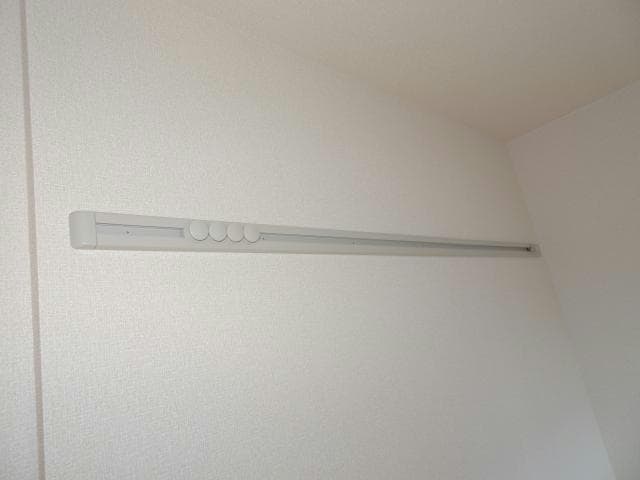 壁掛けハンガー 内房線/八幡宿駅 バス15分菊間団地前下車:停歩10分 1階 築9年