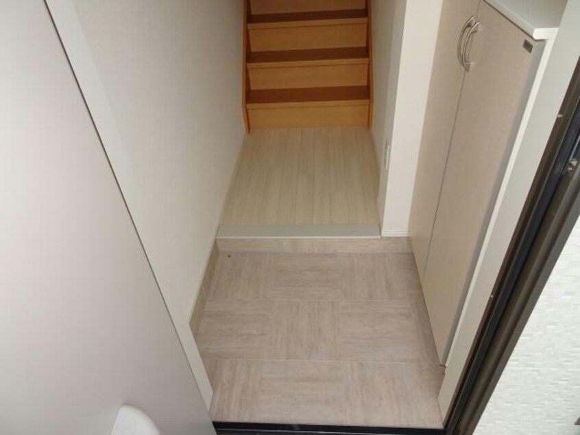 玄関 内房線/五井駅 徒歩5分 2階 築8年