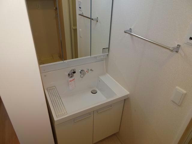 洗面化粧台 内房線/五井駅 バス14分藤井下車:停歩8分 1階 築6年