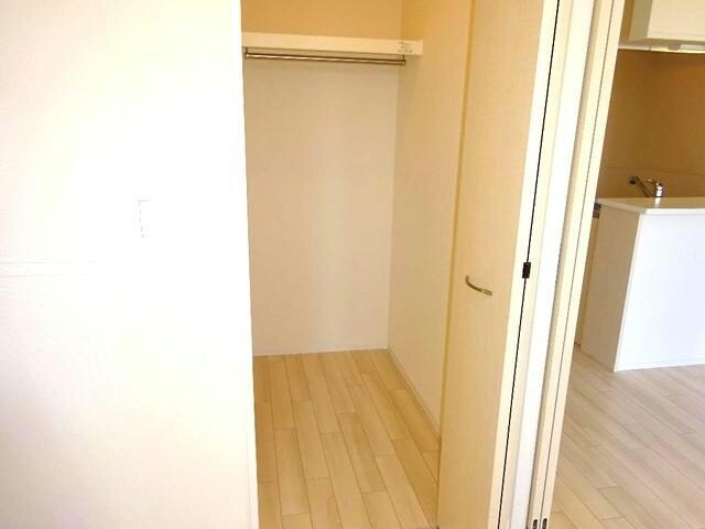 ウォークインクローゼット 内房線/八幡宿駅 徒歩20分 2階 築6年