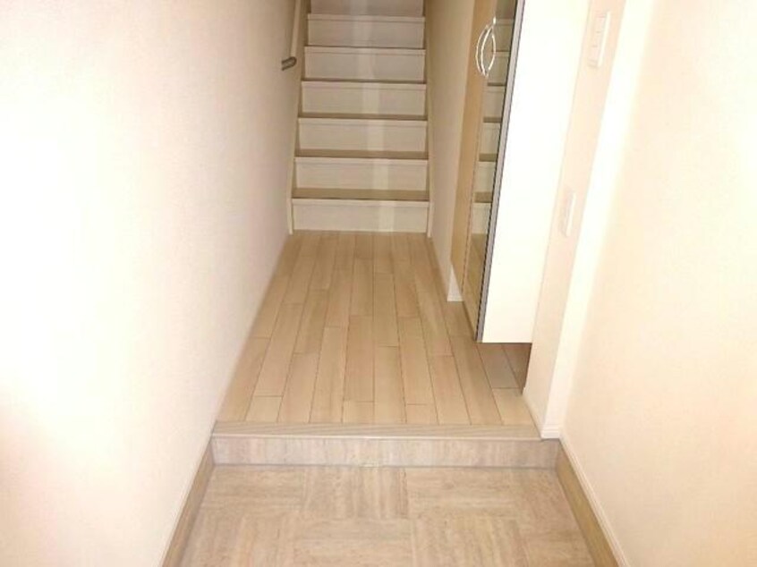 玄関 内房線/八幡宿駅 徒歩20分 2階 築6年
