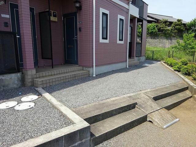 玄関前 メゾンソレイユⅡ