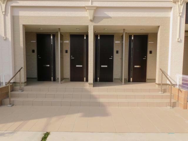 エントランス 内房線/八幡宿駅 徒歩7分 2階 築4年