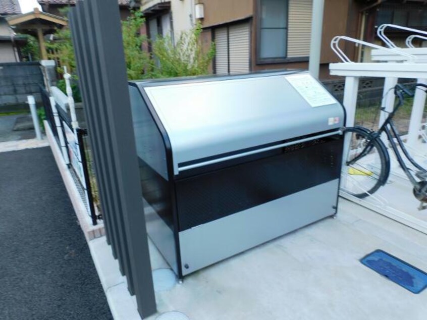 ゴミ置き場 ココ　アムール