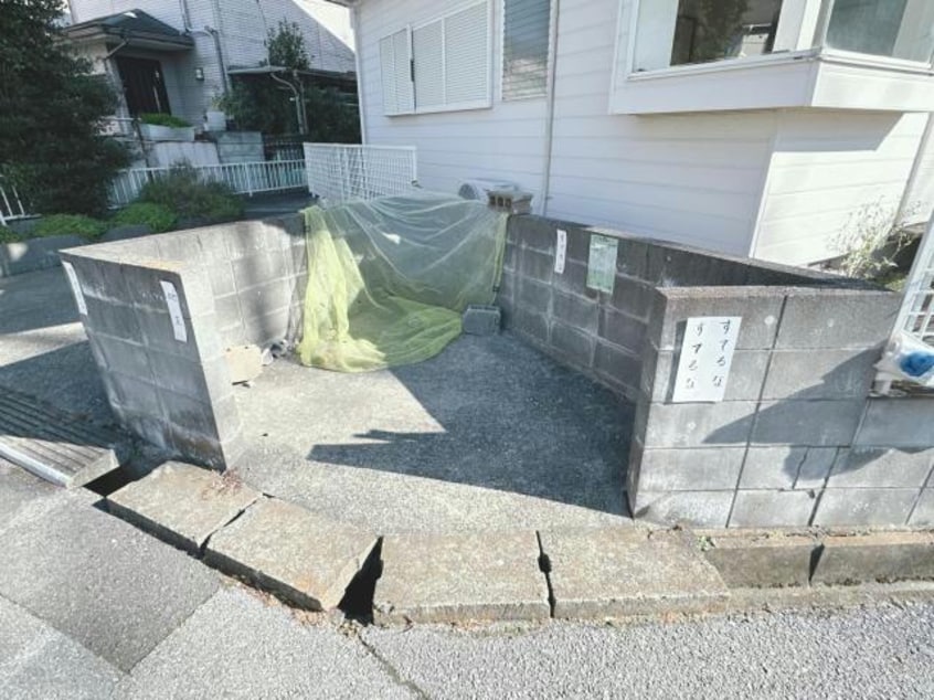 ゴミ置き場 グランデ伊藤１