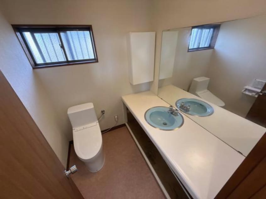 ２階トイレ・脱衣 五井東三丁目一戸建て