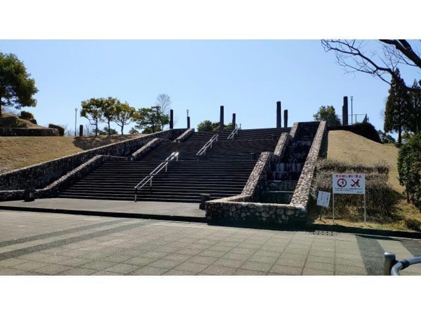 犬山ひばりケ丘公園(公園)まで1025m カーム富岡