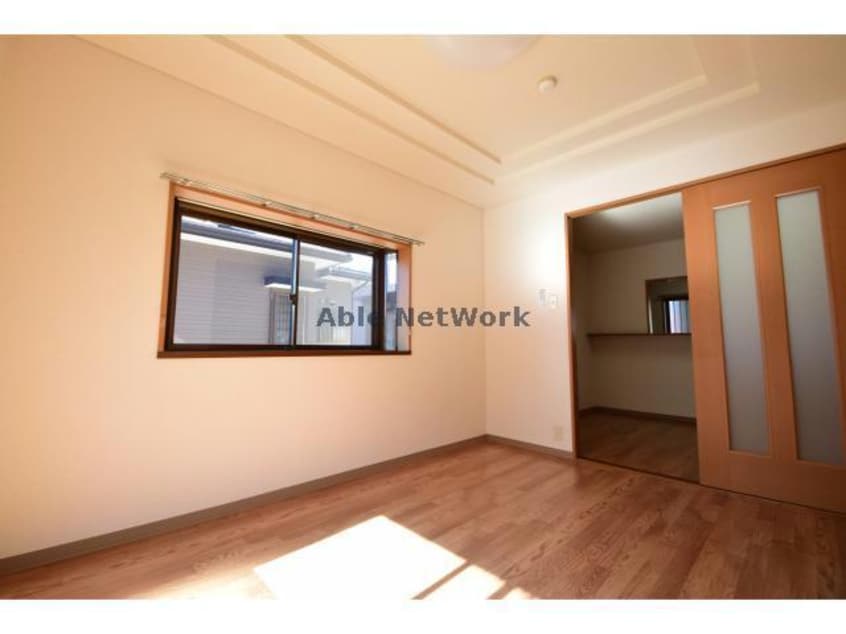 角部屋特権の出窓があります♪ メゾンフリージア