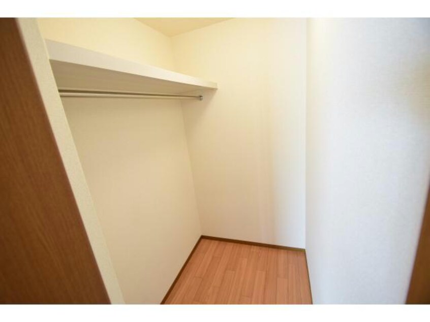 西洋室ウォークインクローゼット 曽汀ガーデン