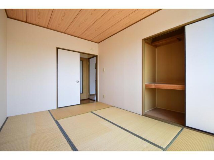 押入れ付き6帖和室です。 ホープタウン