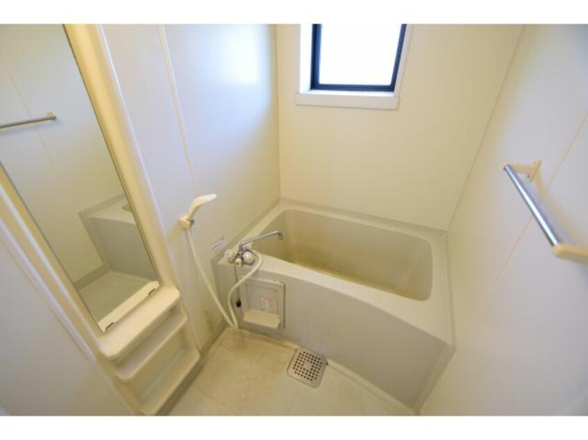 窓付きのお風呂で換気もGOOD♪ ホープタウン